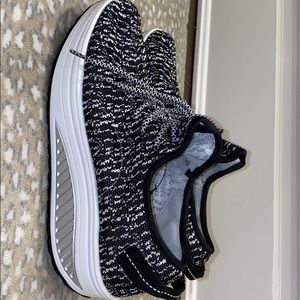 black and white athletic shoes